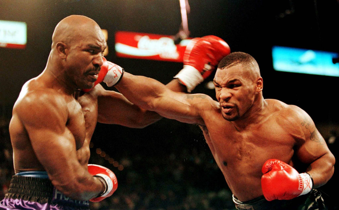 Mike Tyson em confronto com Evander Holyfield 