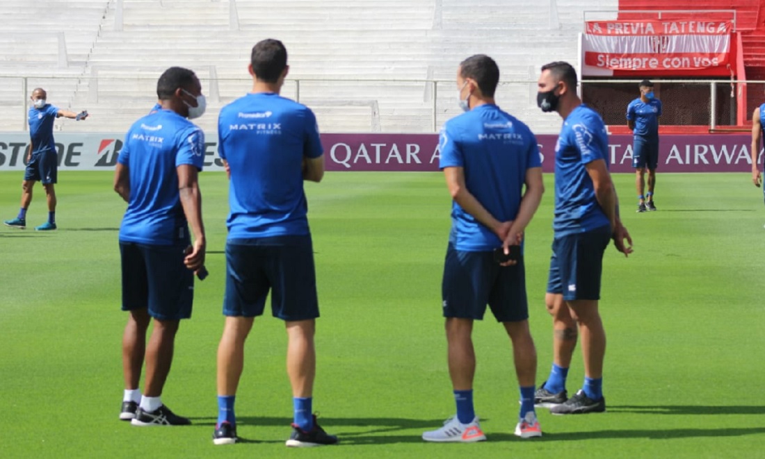 Elenco aproveitou para conhecer o estádio 15 de Abril, palco da partida contra o Unión