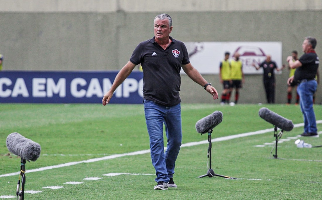 "Viemos sem nove jogadores, as opções foram muito limitadas", lamentou Mazola