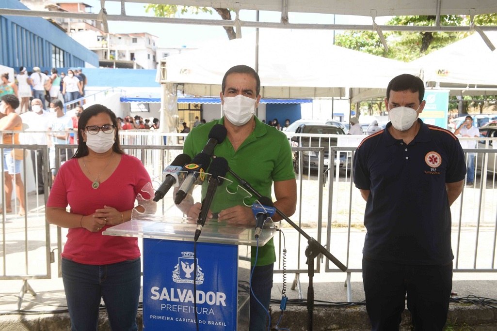 Prefeito Bruno Reis - acompanhado da vice prefeita Ana Paula Matos e do secretário municipal de Saúde Léo Prates - divulgou o esquema de vacinação dos maiores de 90