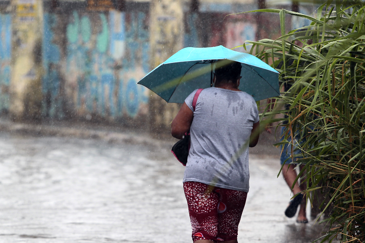 Nas últimas 24 horas, o Instituto Nacional de Meteorologia (Inmet) indicou que 34,8 mm de chuva caíram em Salvador, com ventos de velocidade média de 28,8 km/h.
