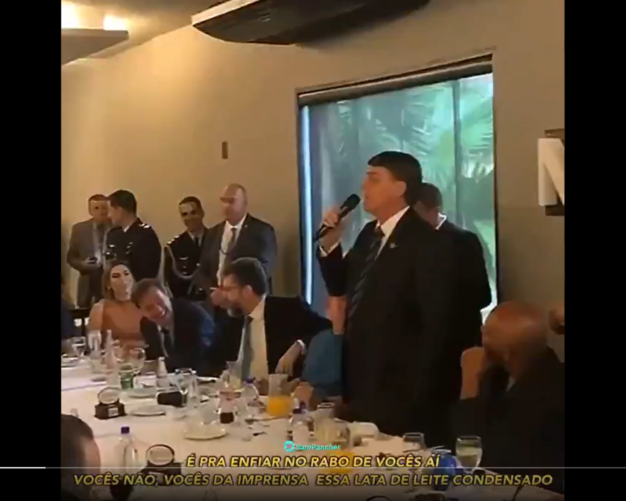 Pra Enfiar No Rabo De Voces Da Imprensa Essa Lata De Leite Condensado Diz Bolsonaro Jornal Correio